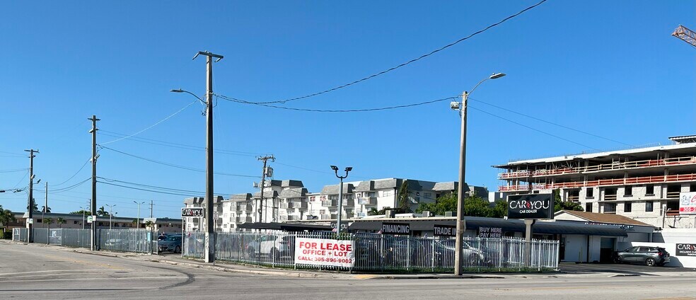 4385 NW 7th St, Miami, FL à louer - Photo de l’immeuble – Image 3 sur 17