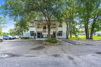 8431 Baymeadows Way, Jacksonville, FL à louer Photo de l’immeuble– Image 1 sur 30