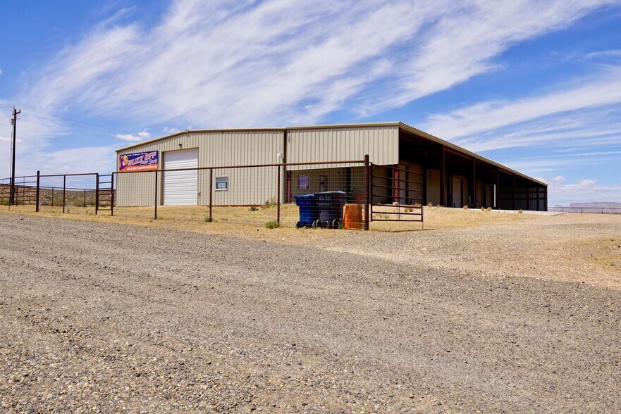 825 Cannonball dr, Big Water, UT à louer - Photo de l’immeuble – Image 2 sur 21