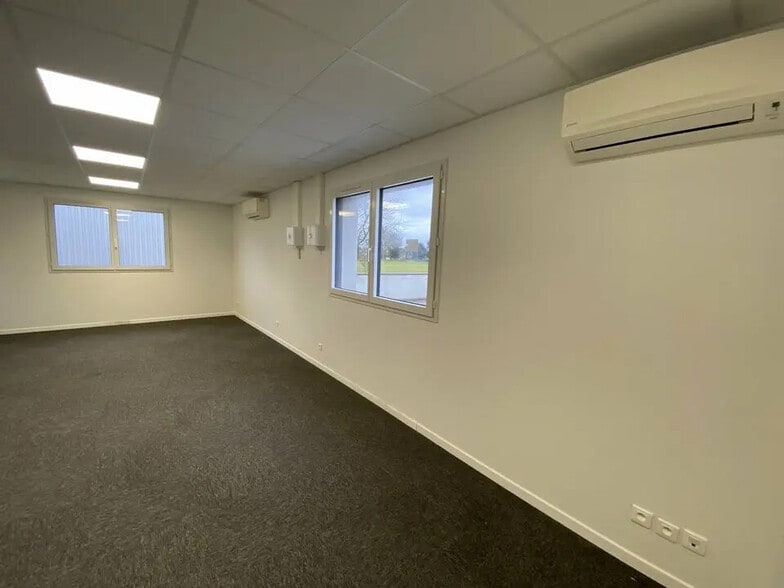 Bureau dans Pompignac à louer - Photo de l’immeuble – Image 3 sur 8