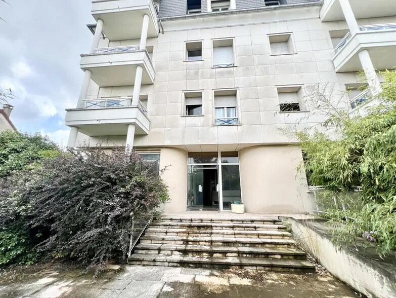 Bureau dans Saint-Maur-des-Fossés à vendre - Photo de l’immeuble – Image 1 sur 7
