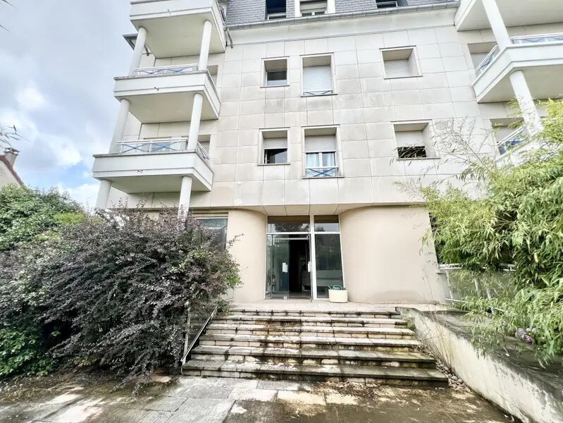 Bureau dans Saint-Maur-des-Fossés à vendre Photo de l’immeuble– Image 1 sur 8
