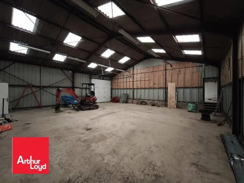 Local d’activités dans Ver-lès-Chartres à louer - Photo de l’immeuble – Image 3 sur 5