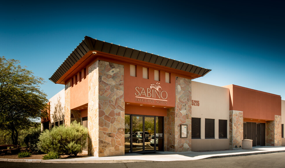 5215 Sabino Canyon Rd, Tucson, AZ à louer - Photo de l’immeuble – Image 1 sur 4