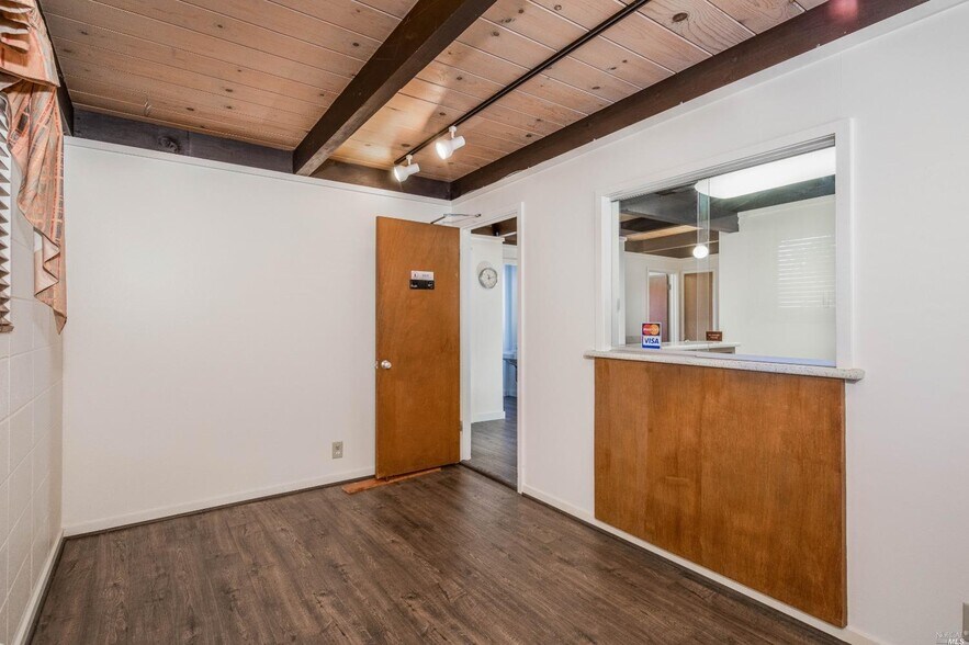 715 South Dora, Ukiah, CA à vendre - Photo de l’immeuble – Image 2 sur 16
