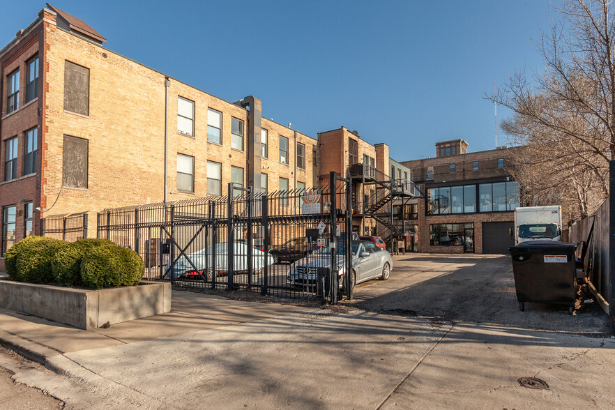 2425 W 14th St, Chicago, IL à louer - Photo de l’immeuble – Image 3 sur 36