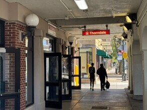 1124 W Thorndale Ave, Chicago, IL à louer Photo de l’immeuble– Image 2 sur 5