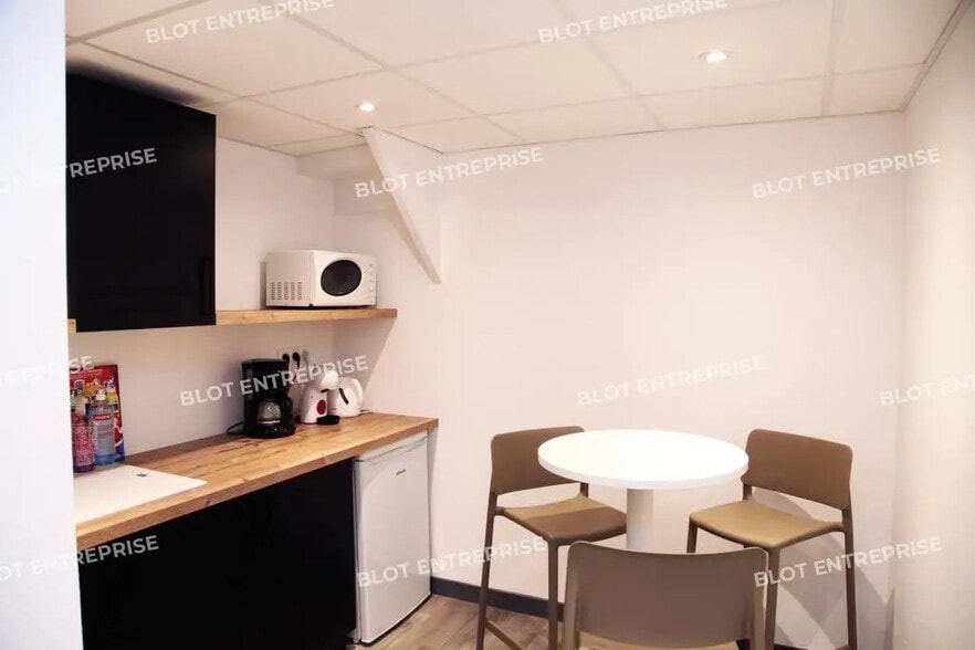 Bureau dans Vitré à vendre - Photo de l’immeuble – Image 3 sur 12
