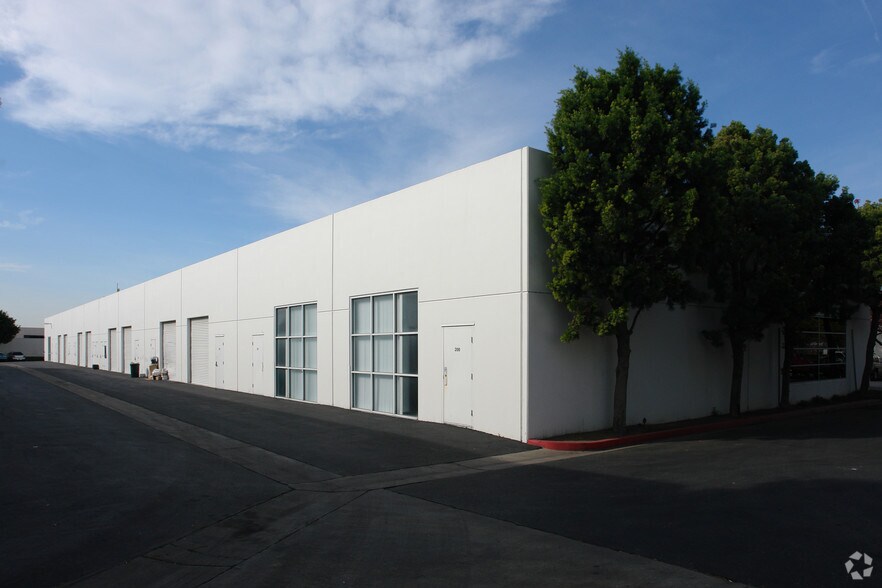 30 Hughes, Irvine, CA à louer - Photo de l’immeuble – Image 3 sur 6