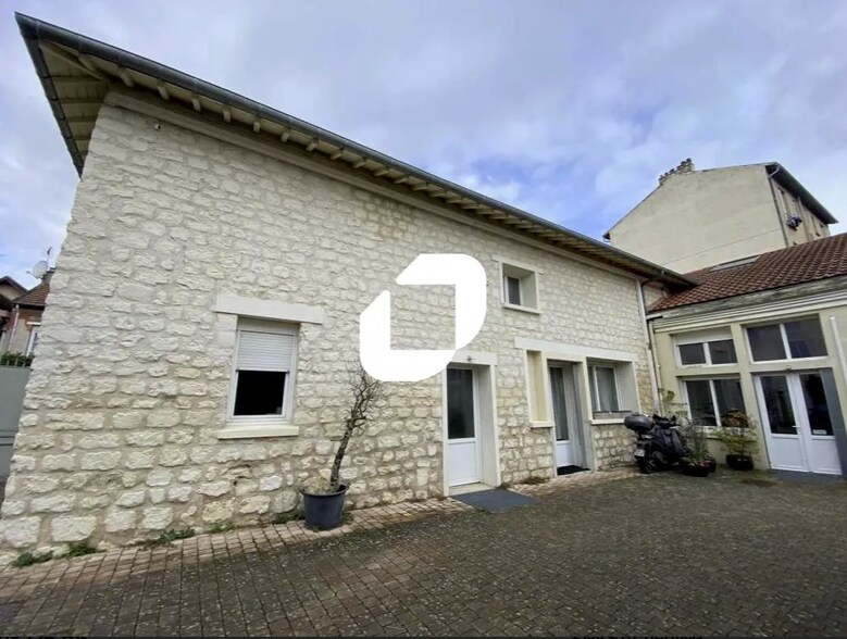 Bureau dans Nanterre à louer - Photo de l’immeuble – Image 2 sur 4