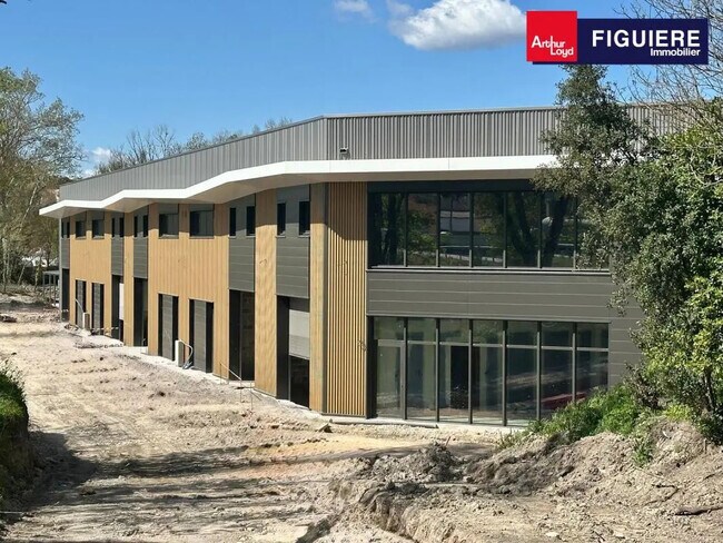 Plus de détails pour 64 Avenue Du Pin Porte Rouge, Bouc-Bel-Air - Bureau, Local d'activités à louer