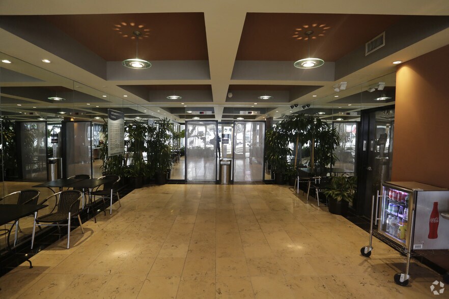 1849 Sawtelle Blvd, Los Angeles, CA à louer - Hall d’entrée – Image 3 sur 3