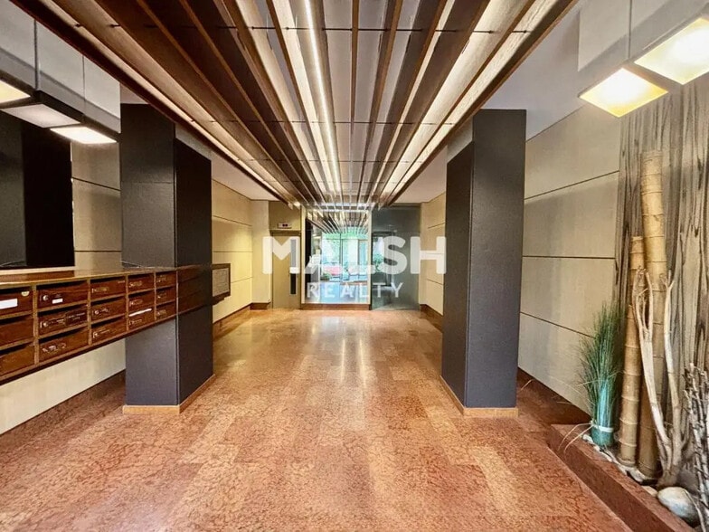 Bureau dans Caluire-et-Cuire à vendre - Hall d’entrée – Image 2 sur 7