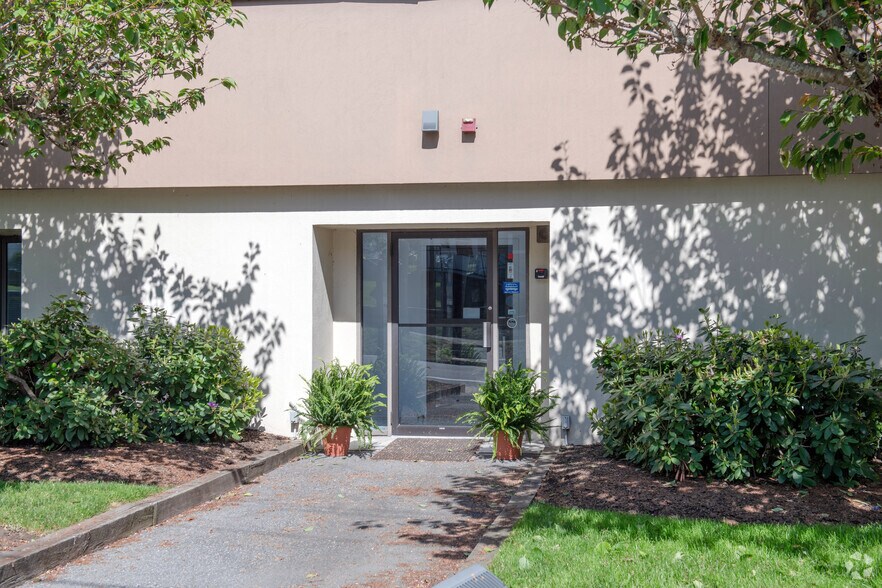 970 Hope St, Bristol, RI à louer - Photo de l’immeuble – Image 2 sur 6