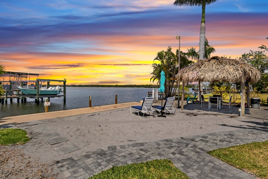 12230 Shoreview Dr, Cape Coral, FL à vendre - Photo de l’immeuble – Image 2 sur 90