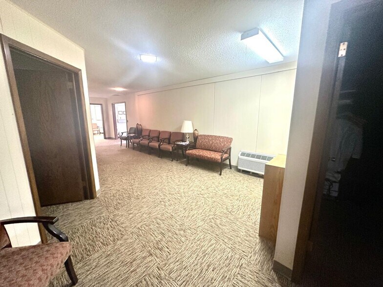 722 10th St, Worthington, MN à vendre - Photo intérieure – Image 3 sur 15