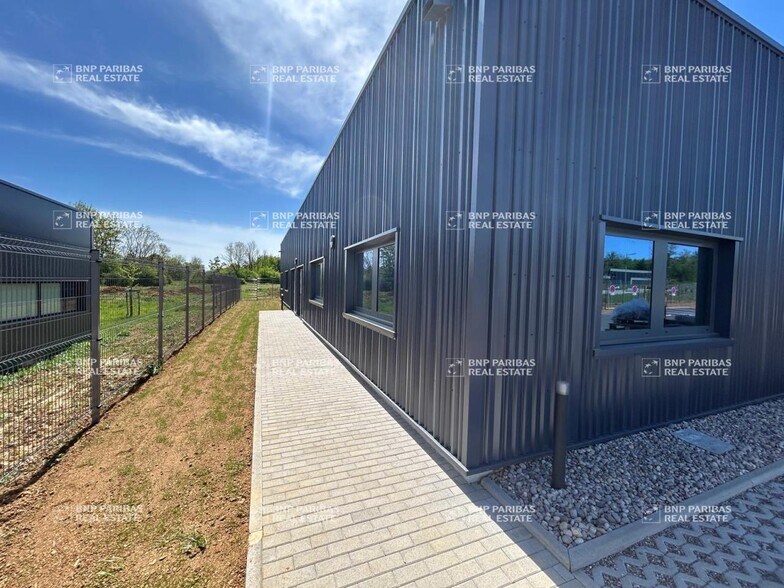 Bureau dans Chavigny à louer - Photo de l’immeuble – Image 2 sur 12