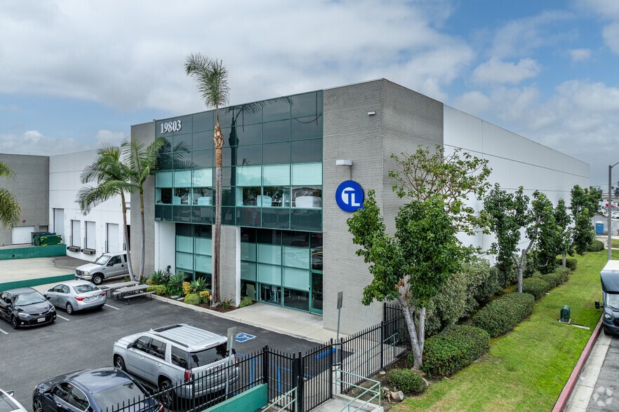 19803 S Susana Rd, Rancho Dominguez, CA à louer - Photo principale – Image 1 sur 7