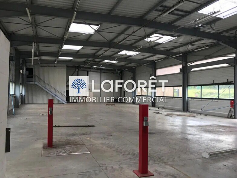 Local d’activités dans Connerré à louer - Photo de l’immeuble – Image 2 sur 7