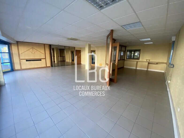 Local d’activités dans Rezé à louer - Photo de l’immeuble – Image 2 sur 16