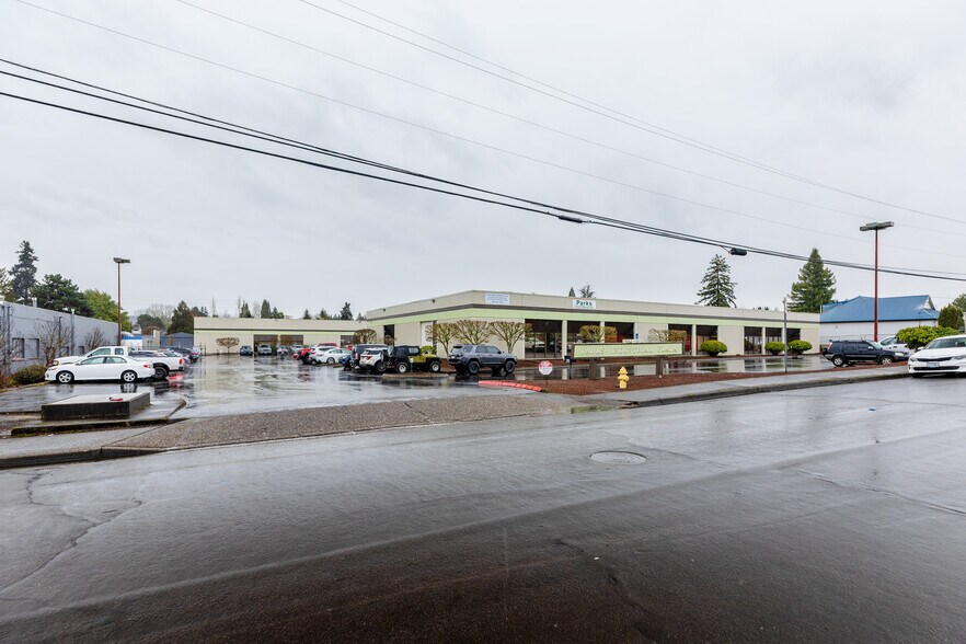 Parks Industrial Plaza portefeuille de 2 biens à vendre sur LoopNet.fr - Photo de l’immeuble – Image 2 sur 15