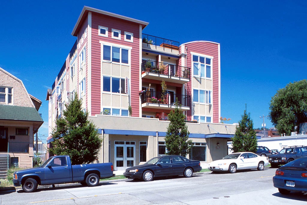 513 1st Ave W, Seattle, WA à louer Photo principale– Image 1 sur 4