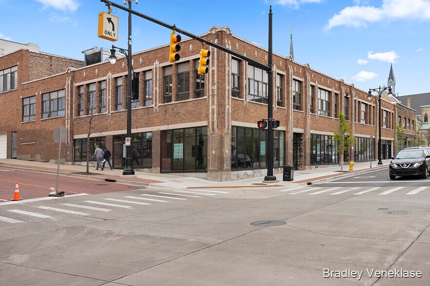 200 S Division Ave, Grand Rapids, MI à louer - Photo de l’immeuble – Image 1 sur 4