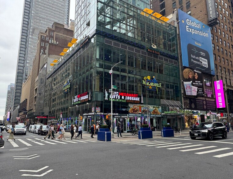 207 W 40th St, New York, NY à louer - Photo de l’immeuble – Image 3 sur 4