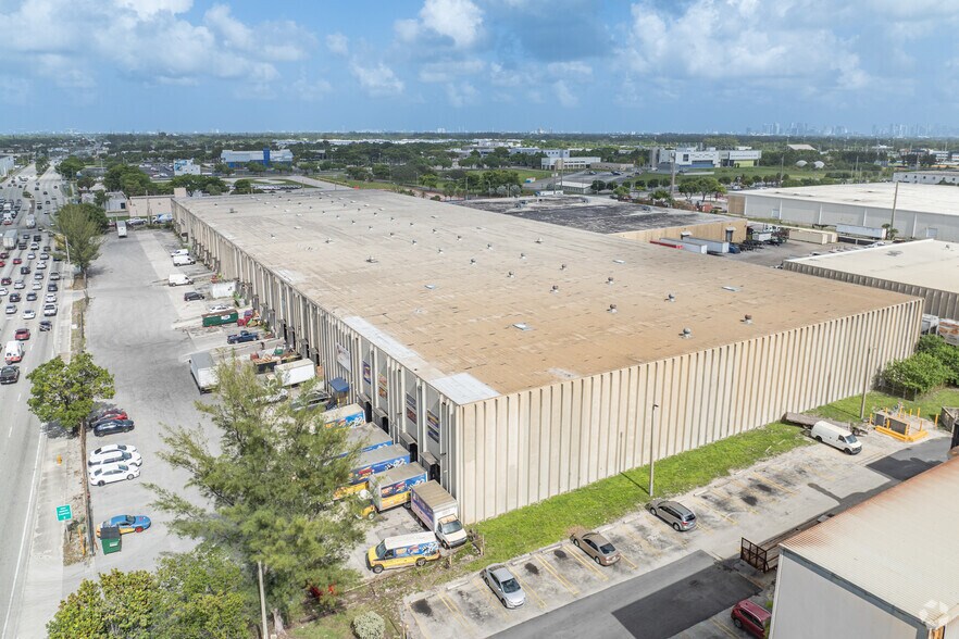 3200 NW 119th St, Miami, FL à louer - Photo de l’immeuble – Image 2 sur 5