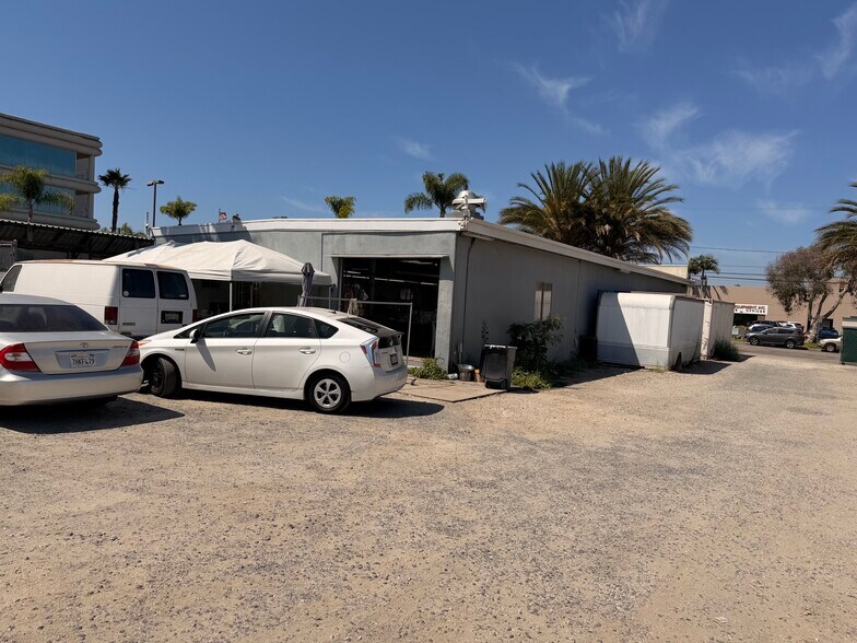 2652 Gundry Ave, Signal Hill, CA à louer - Photo de l’immeuble – Image 2 sur 4