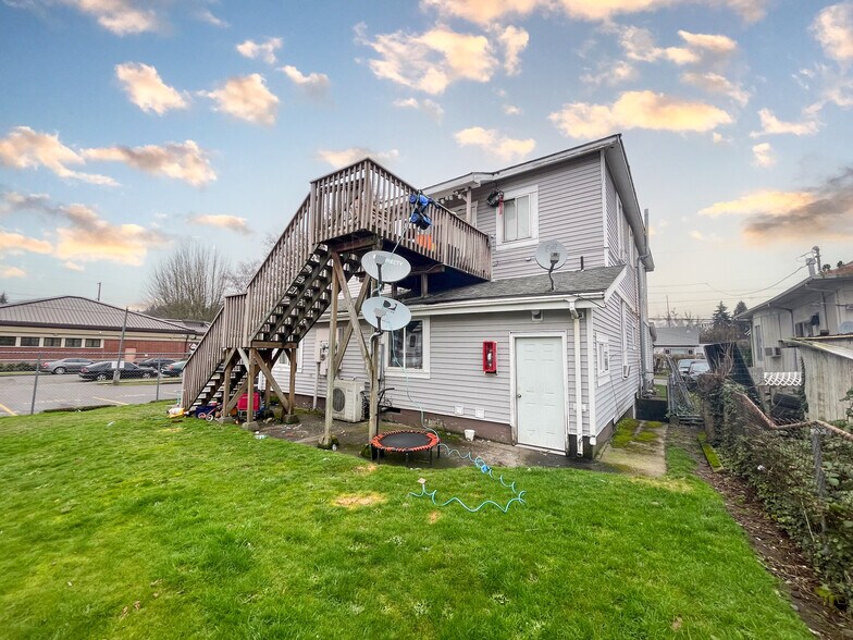306 Grant St, Kelso, WA à vendre - Photo de l’immeuble – Image 3 sur 8