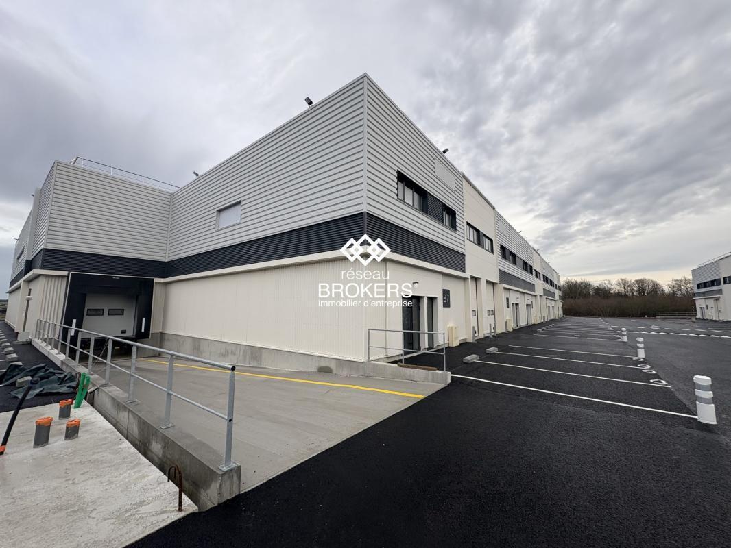 Industriel/Logistique dans Saint-Aignan-Grandlieu à louer Photo de l’immeuble– Image 1 sur 2