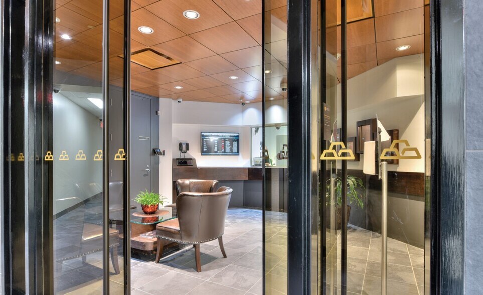 620-636 Rue Cathcart, Montréal, QC à louer - Photo de l’immeuble – Image 3 sur 9