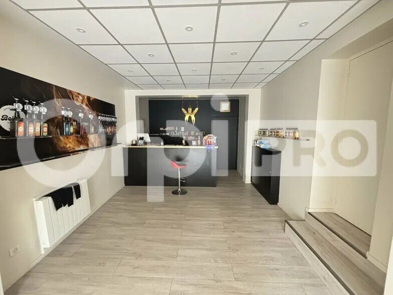 Local commercial dans Compiègne à louer - Photo de l’immeuble – Image 1 sur 4