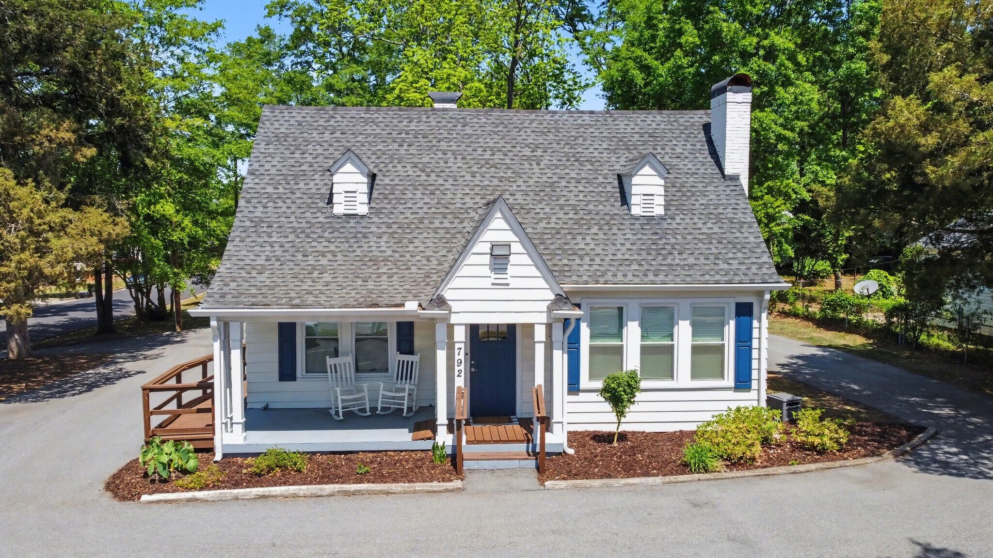 792 John B White Sr Blvd, Spartanburg, SC à louer Photo principale– Image 1 sur 30