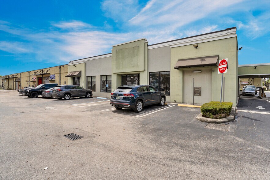2410 Milam Dairy Rd, Miami, FL à louer - Photo de l’immeuble – Image 3 sur 45