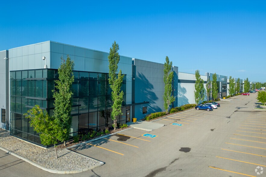 1839 120 Av NE, Calgary, AB à louer - Photo de l’immeuble – Image 3 sur 7