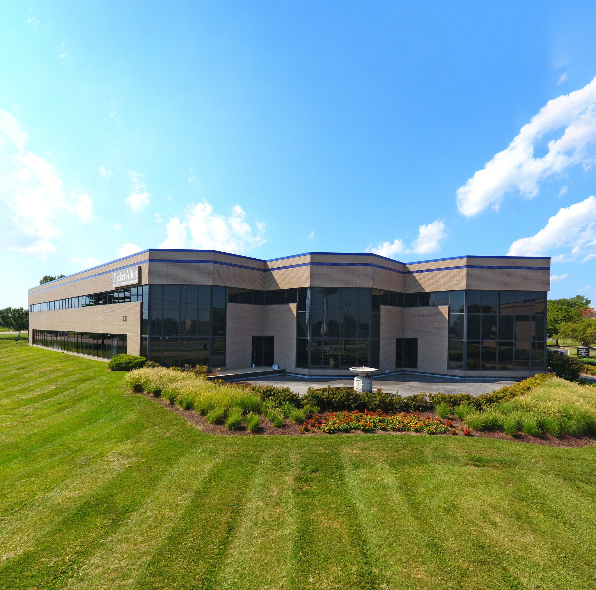 331 Salem Pl, Fairview Heights, IL à louer Photo principale– Image 1 sur 2