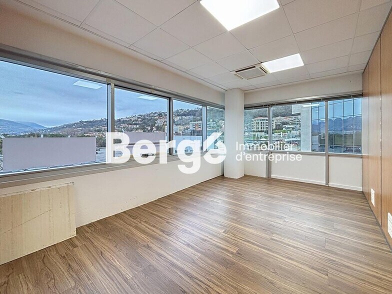 117 Avenue Simone Veil, Nice à louer - Photo de l’immeuble – Image 2 sur 7
