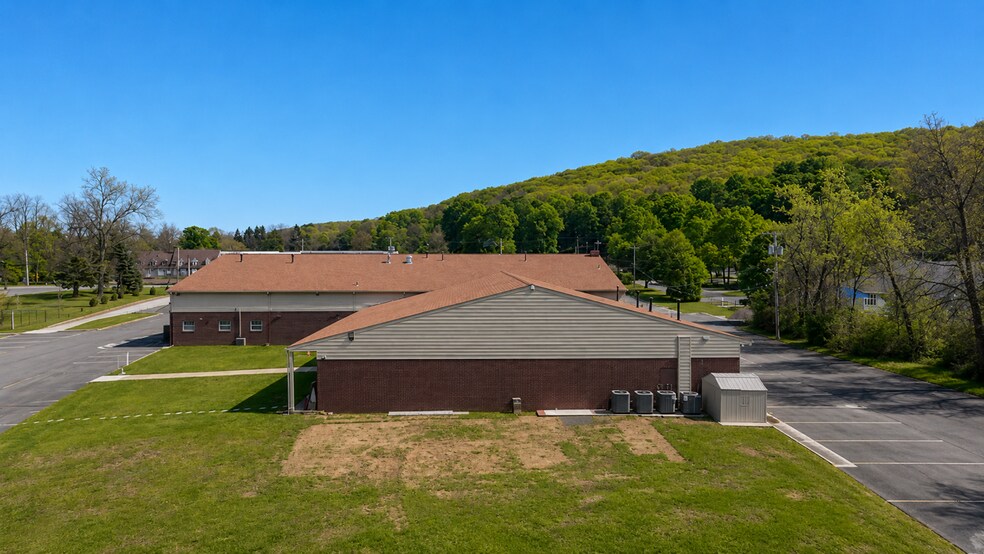1572 Sussex Tpke, Randolph, NJ à louer - Photo de l’immeuble – Image 2 sur 3