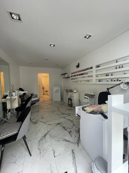 Local commercial dans Paris à louer - Photo intérieure – Image 3 sur 8