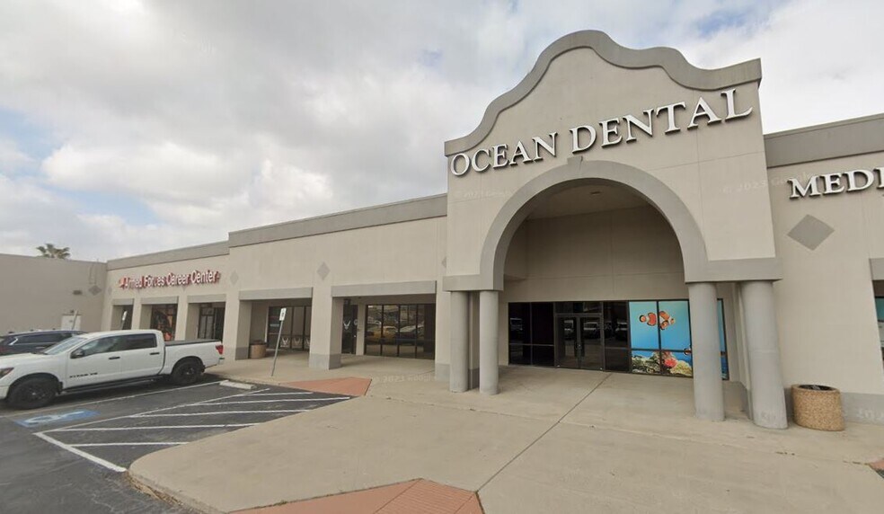 1620 S Padre Island Dr, Corpus Christi, TX à louer - Photo de l’immeuble – Image 3 sur 4