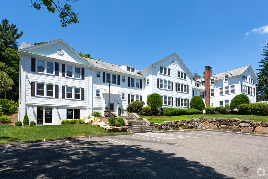 3 Hubbard Rd, Wilton, CT à louer - Photo de l’immeuble – Image 1 sur 10