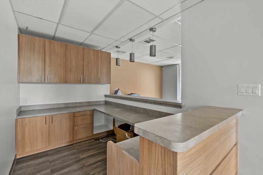 8719 Woodley Ave, North Hills, CA à louer - Photo de l’immeuble – Image 2 sur 23