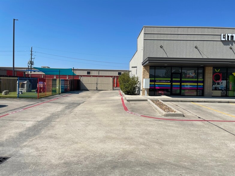 24525 Gosling Rd, Spring, TX à louer - Photo de l’immeuble – Image 3 sur 4