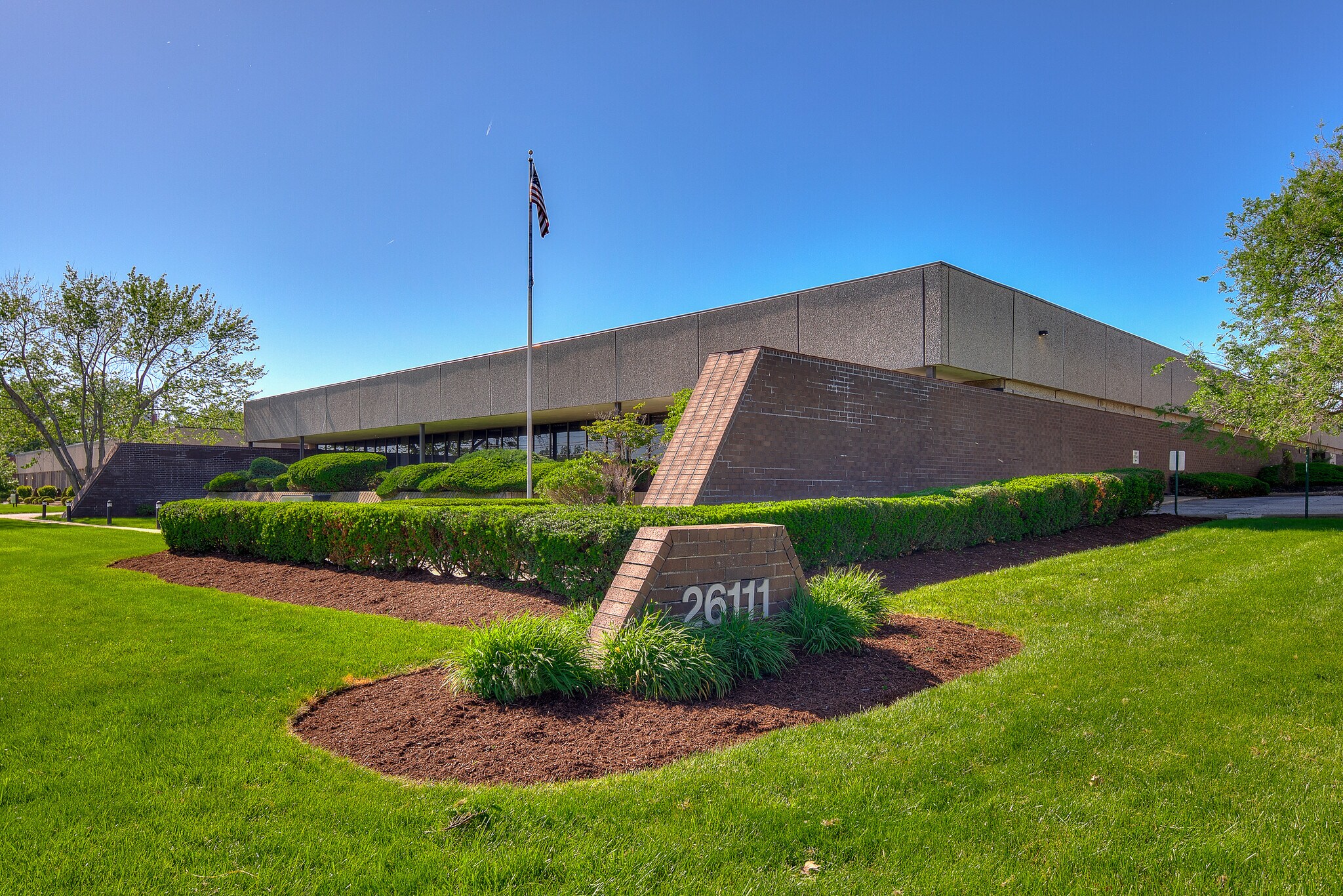 26111 Miles Rd, Bedford Heights, OH à louer Photo principale– Image 1 sur 5