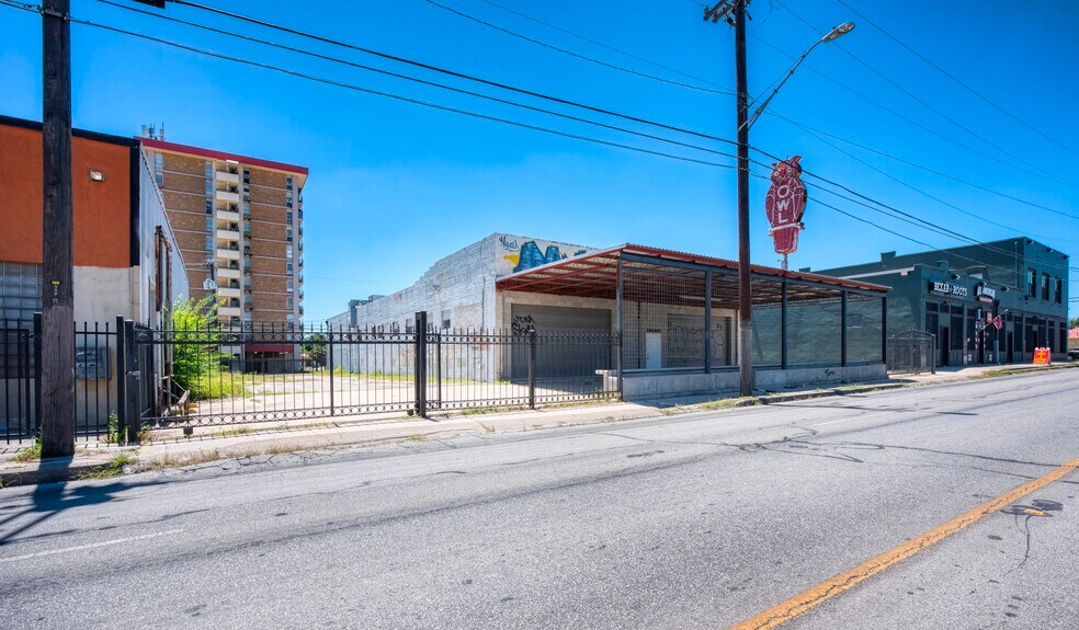 515 San Pedro Ave, San Antonio, TX à louer - Photo de l’immeuble – Image 2 sur 6