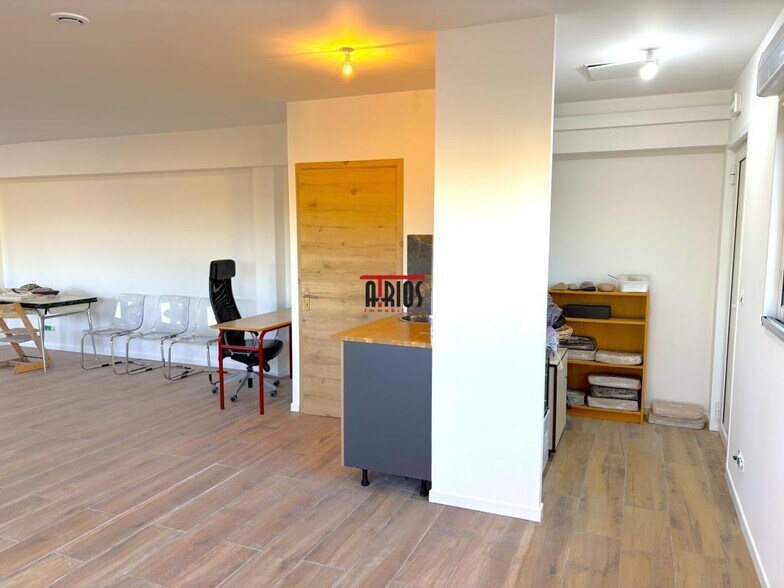 Bureau dans La Crau à louer - Photo intérieure – Image 2 sur 3