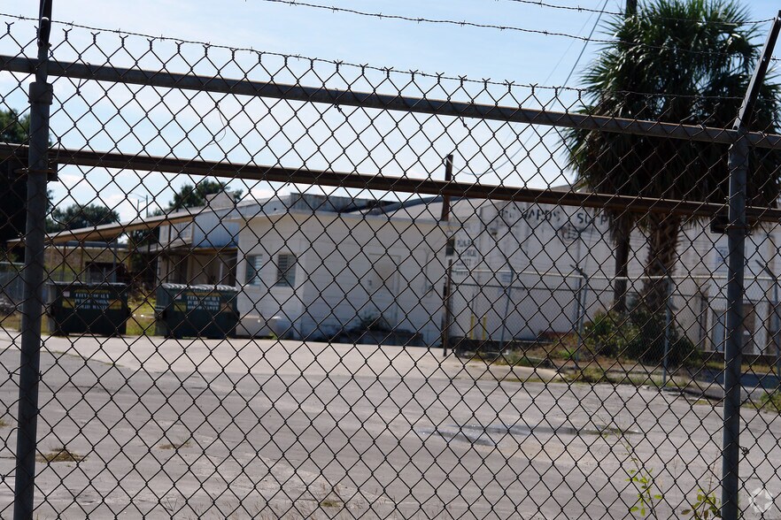 560 NE 14th St, Ocala, FL à louer - Photo de l’immeuble – Image 2 sur 25