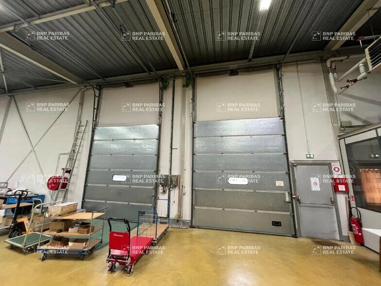 Local d'activités dans Lisses à vendre - Photo de l’immeuble – Image 3 sur 10